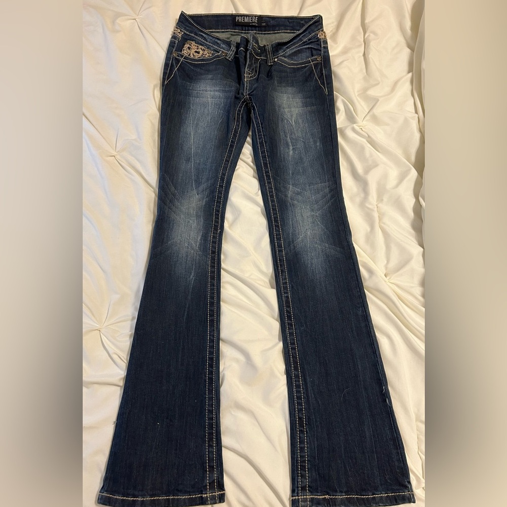 Bootcut leg, low rise, women’s jeans